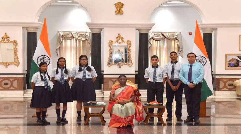 राष्ट्रपति से सम्मानित बिटिया का ग्रामीणों ने किया सम्मान