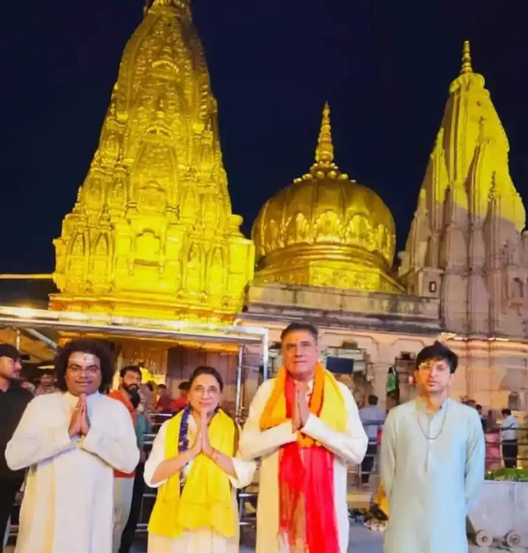 दर्शन के बाद बोमन ईरानी ने वाराणसी के प्रसिद्ध व्यंजनों का स्वाद भी लिया। उन्होंने बनारसी टमाटर चाट का आनंद लिया और उसकी जमकर सराहना की। इस दौरान उन्होंने स्थानीय लोगों से बातचीत कर काशी की संस्कृति और खानपान की विशेषताओं की भी जानकारी ली।