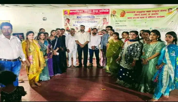मिर्जापुर के चुनार में अनामिका शिक्षा सेवा समिति द्वारा महिला सशक्तिकरण कार्यक्रम आयोजित किया गया। 75 महिलाओं का सिलाई एवं ब्यूटीशियन प्रशिक्षण के लिए निःशुल्क पंजीकरण हुआ, साथ ही सांस्कृतिक कार्यक्रम और प्रतिभाशाली छात्राओं को शिक्षा सहायता की घोषणा की गई।