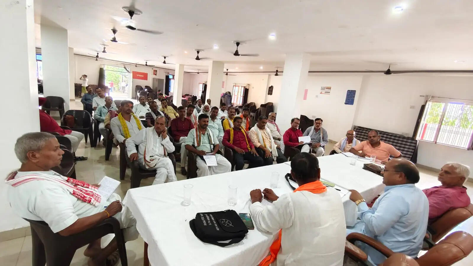 शिवाकांत दीक्षित ने कहा कि संगठन की मजबूती किसानों की एकजुटता से ही संभव है। उन्होंने कार्यकर्ताओं से पूरे उत्साह और समर्पण के साथ किसानों के हितों की लड़ाई लड़ने तथा उनकी समस्याओं को प्रशासन और सरकार तक प्रभावी ढंग से पहुंचाने का आह्वान किया।