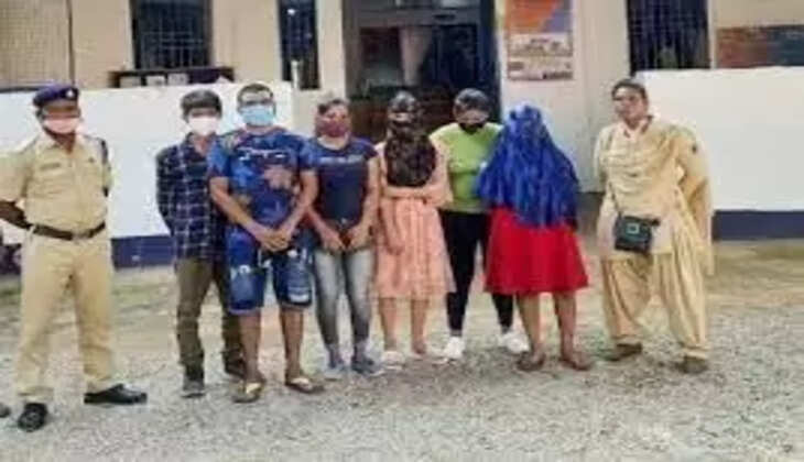हाइटेक सेक्स रैकेट का पर्दाफ़ाश, युवक के साथ चार युवतियां और दलाल गिरफ्तार