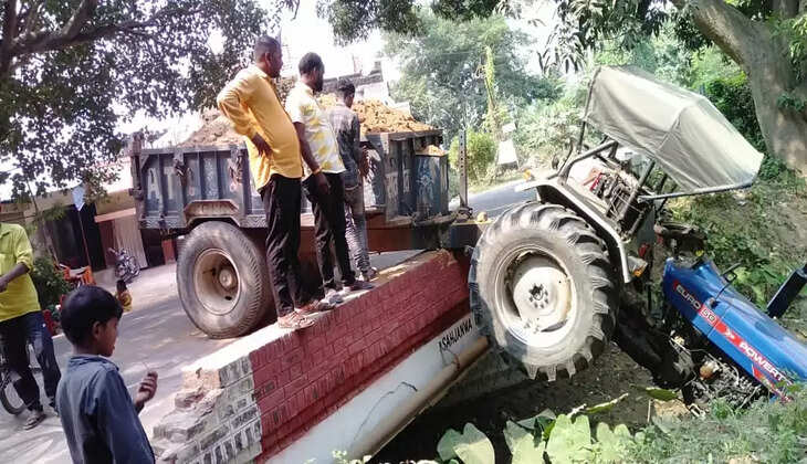घघसरा चौकी क्षेत्र में अवैध मिट्टी खनन जोरों पर, फर्राटे भरते समय ट्रैक्टर नहर में गिरा