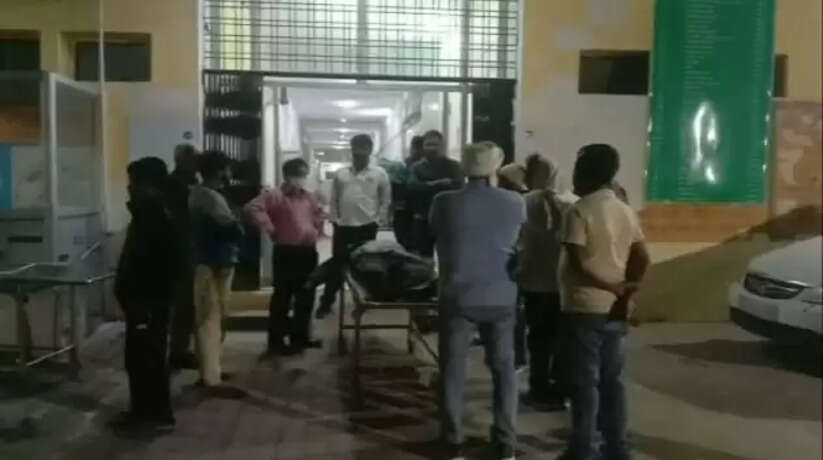 chandauli samachar: चन्दौली में बाइक सवार लापरवाही पूर्वक बांस लदे सगड़ी से टकराया, टक्कर से बाइक सवार की मौत