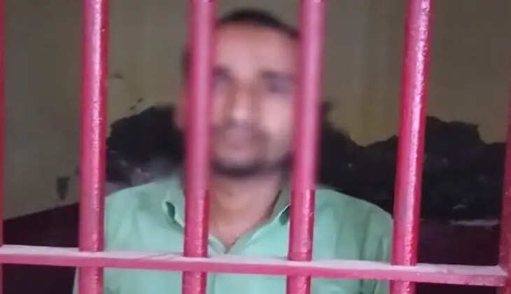गोरखपुर की कोतवाली पुलिस ने दुकान में चोरी के मामले का खुलासा करते हुए एक आरोपी को गिरफ्तार किया। आरोपी के कब्जे से चोरी किए गए 41 नोजपिन और 620 रुपये नकद बरामद हुए। मामले में आगे की कानूनी कार्रवाई जारी है।
