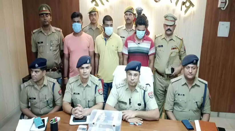 गोरखपुर: बियर शाप पर फायर करने वाले तीन आरोपी अवैध पिस्टल के साथ गिरफ्तार