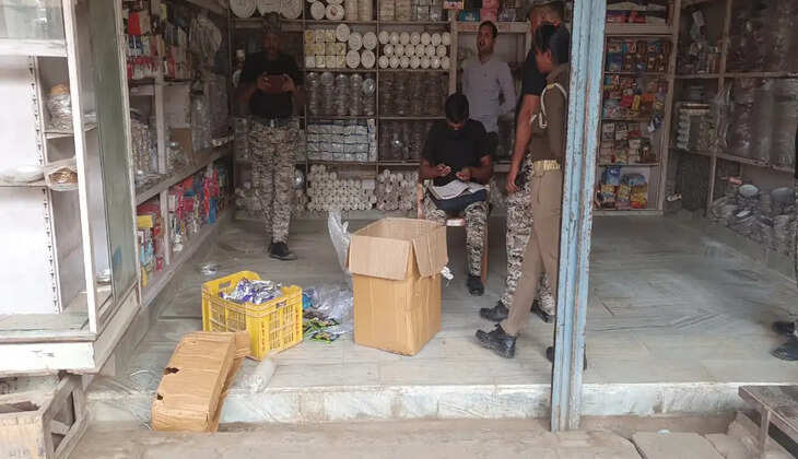 Varanasi News:&nbsp;नगर आयुक्त के निर्देश के क्रम में नगर निगम प्रवर्तन दल द्वारा चलाया गया अतिक्रमण अभियान