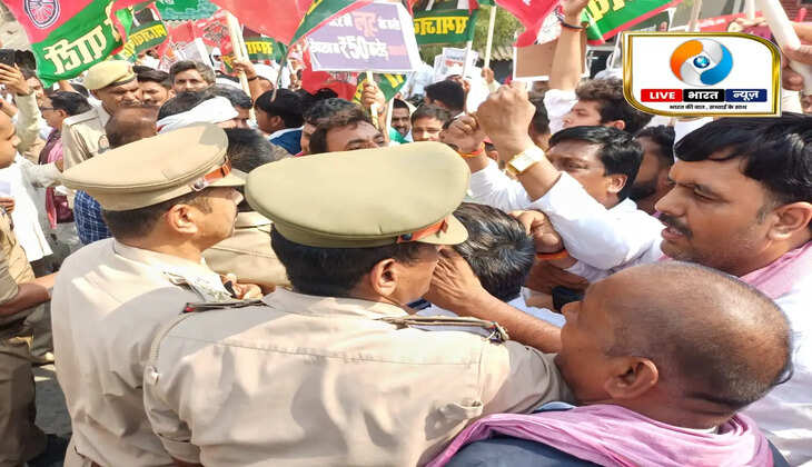 Chandauli News: पांच सूत्रीय मांगों को लेकर&nbsp;प्रदर्शन के दौरान पुलिस से हुई नोकझोंक! जिला मुख्यालय पर गरजे कार्यकर्ता