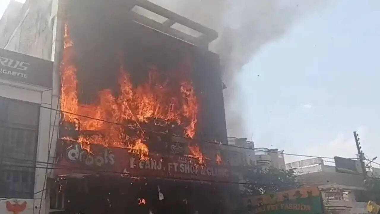 Lucknow Fire Incident, Aliganj Fire News, Lucknow Building Fire, Uttar Pradesh Fire Tragedy, CM Yogi Adityanath, Lucknow Breaking News, Fire Accident in Lucknow, Aliganj Commercial Building Fire, Fire Rescue Operation, UP News Today, Lucknow Latest News, Fire Safety Investigation, Emergency Response, Lucknow Disaster News, Uttar Pradesh Breaking News