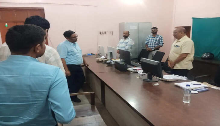 Sahjanwa Tehsil Inspection, Gorakhpur ADM Inspection, Sahjanwa News, Gorakhpur News, ADM Administration Gorakhpur, Tehsil Inspection Gorakhpur, Sahjanwa Tehsil News, Public Grievance Disposal, Gorakhpur Administration