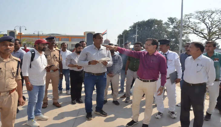 बलिया स्टेशन पर अपर महाप्रबंधक ने किया रेल जनसंवाद, अमृत भारत स्टेशन योजना के कार्यों का लिया जायजा