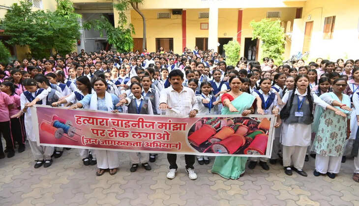 Chinese Manjha, प्रतिबंधित चाइनीज मांझा, वाराणसी समाचार, Varanasi News, चाइनीज मांझे पर रोक, सुबह-ए-बनारस क्लब, मुकेश जायसवाल, डॉ प्रियंका तिवारी, चाइनीज मांझा जागरूकता अभियान, कज्जाकपुरा फ्लाईओवर हादसा, सुनील कुमार गुजराती, पतंगबाजी, स्वदेशी मांझा, Chinese Manjha Ban, Road Safety, Public Awareness Campaign, Ban on Chinese Manjha, Live Bharat News