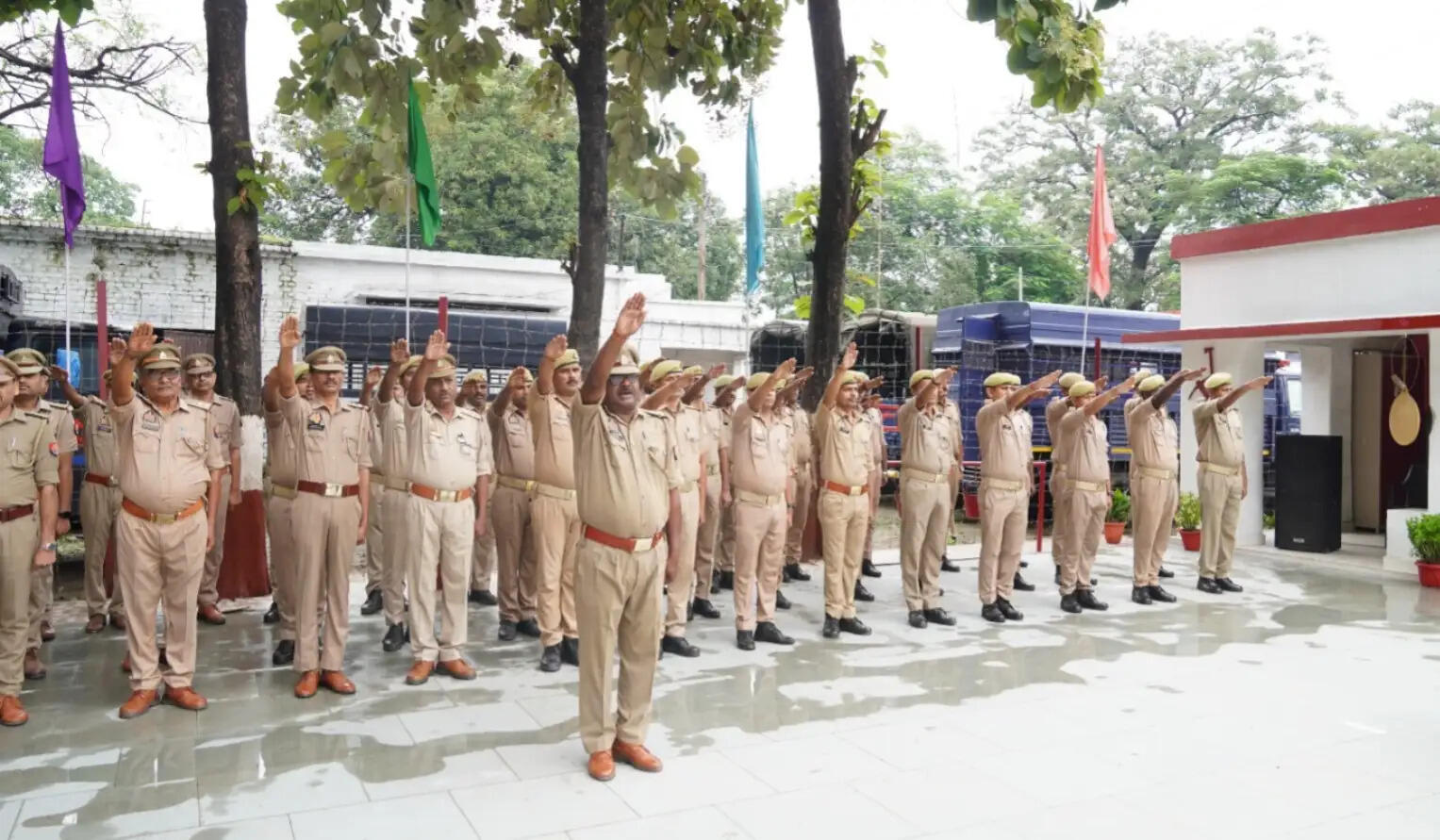 पुलिस अधिकारियों ने कहा कि राष्ट्रीय एकता बनाए रखना प्रत्येक नागरिक की जिम्मेदारी है, लेकिन पुलिस बल की भूमिका इसमें विशेष रूप से महत्वपूर्ण है। कानून-व्यवस्था, आंतरिक सुरक्षा और सामाजिक सौहार्द बनाए रखने के लिए पुलिसकर्मियों को हमेशा सतर्क और जिम्मेदार रहना चाहिए। राष्ट्रीय एकता दिवस जैसे आयोजन उन्हें अपने कर्तव्यों और राष्ट्र के प्रति जिम्मेदारी का एहसास कराते हैं।