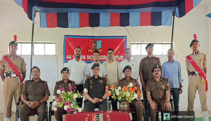 44 यूपी बटालियन द्वारा एनसीसी कैडेट्स को प्रमाण पत्र वितरित