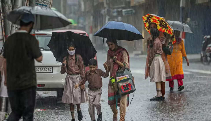 Today Weather Update: यूपी में अगले तीन दिनों तक भारी बारिश का अलर्ट, इन जिलों &nbsp;में बंद रहेगा स्कूल व कॉलेज