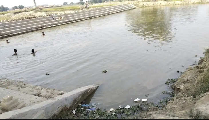 भ्रष्टाचार के भेंट चढ़ा अमृत सरोवर जैतपुर