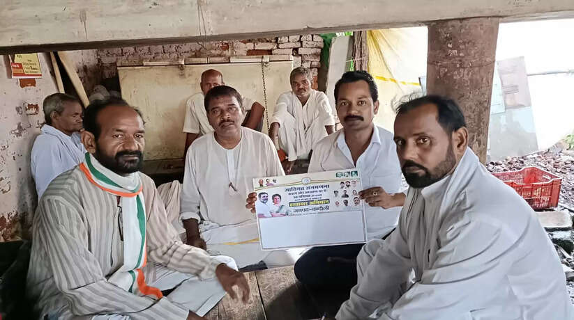 Chanduli News: पिछड़ा वर्ग विभाग कांग्रेस चन्दौली का आज छठा दिन सैयदराजा में हस्ताक्षर अभियान जारी रहा