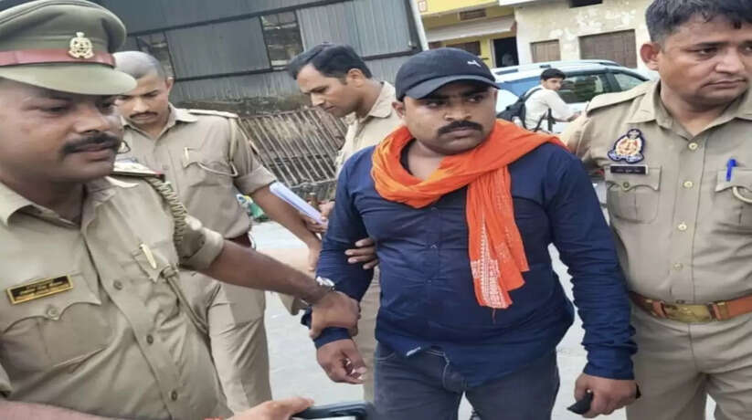 वाराणसी मीरघाट में सपा नेता के घर फायरिंग और दहशत फैलाने वाला 50 हजार का इनामिया गिरफ्तार
