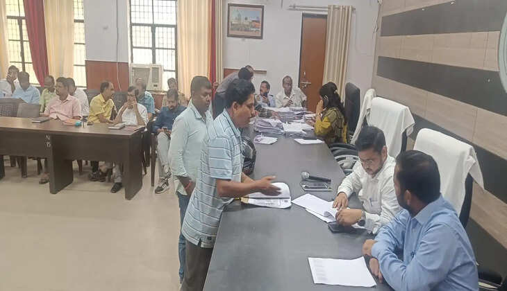 गोरखपुर सदर तहसील में आयोजित संपूर्ण समाधान दिवस में 119 शिकायतें दर्ज हुईं। नवागत तहसीलदार सत्य प्रकाश गुप्ता की अध्यक्षता में 15 मामलों का मौके पर निस्तारण किया गया और शेष शिकायतों के समयबद्ध समाधान के निर्देश दिए गए।