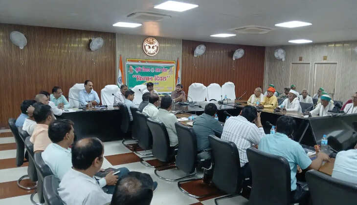 किसानों की समस्याओं के निस्तारण में लापरवाही पर भड़के डीएम, बंधी डिवीजन के एई को लगाई कड़ी फटकार
