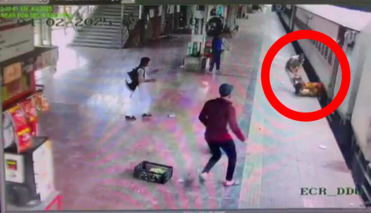 चन्दौली में देवदूत बना आरपीएफ का जवान, ट्रेन और प्लेटफॉर्म के बीच फंसी महिला की बचाई जान