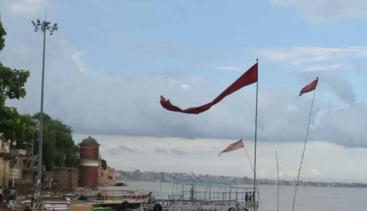 Varanasi Weather Today: खुशनुमा हुआ मौसम, वाराणसी में सुबह से हो रही रिमझिम बारिश,&nbsp;उमस से मिली राहत