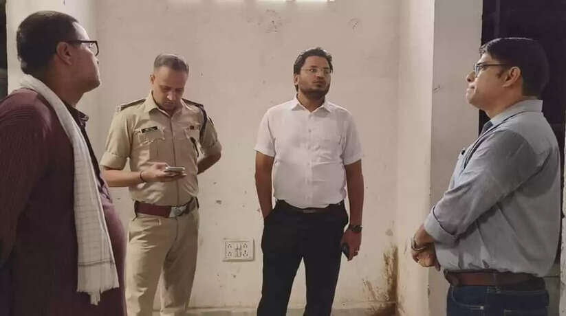 Madhubani News: मधुबनी जिला निर्वाचन पदाधिकारी सह जिलाधिकारी एवं पुलिस अधीक्षक ने ईवीएम एवं वीवी पैट वेयर हाउस का संयुक्त रूप से किया निरीक्षण