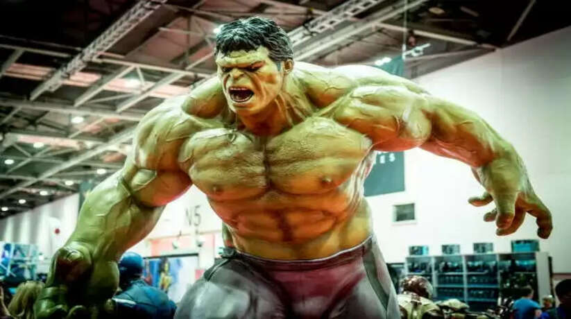 लुटेरे ने चलाई गोली, बीच मे आ गया 'The Hulk', बच गई जान