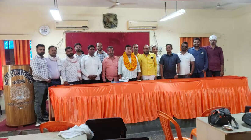 द चंदौली प्रेस क्लब के अध्यक्ष बनें विवेक पांडेय, सुजीत कुमार सौरभ को मिली महामंत्री की जिम्मेदारी