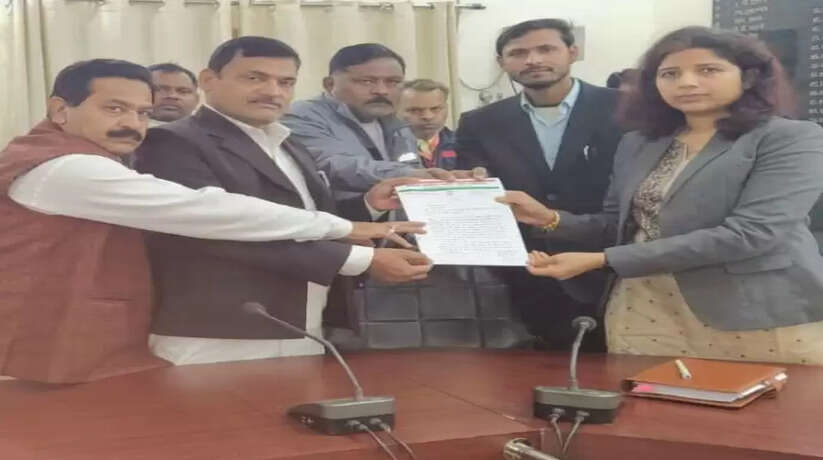 चंदौली सांसद महोदय का आदमी बता कर बैरियर लगा कर किए जा रहे अबैध वसूली के खिलाफ कांग्रेस पार्टी ने फूंका बिगुल