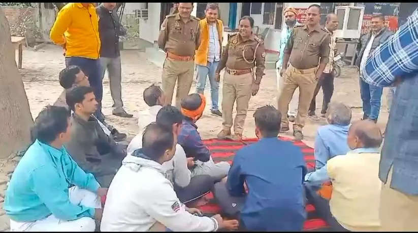 Varanasi News:अधिवक्ताओं ने थाने पर बैठे धरने पर जांच में जुटी राजातालाब पुलिस