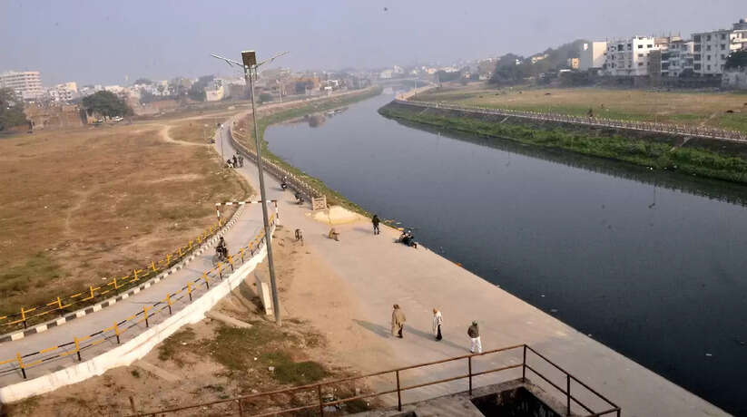 Varanasi News: एनजीटी का बड़ा फैसला&mdash; असि गंगा की सहायक नदी है, नाला नहीं; एनएमसीजी से 6 हफ्ते में जवाब तलब