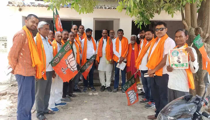 Ayodhya News: लोकसभा अंबेडकर नगर क्षेत्र के गोसाईगंज विधानसभा के चरावां चौराहे पर मंडल अध्यक्ष की अध्यक्षता में पन्ना प्रमुखों की बैठक हुई संपन्न