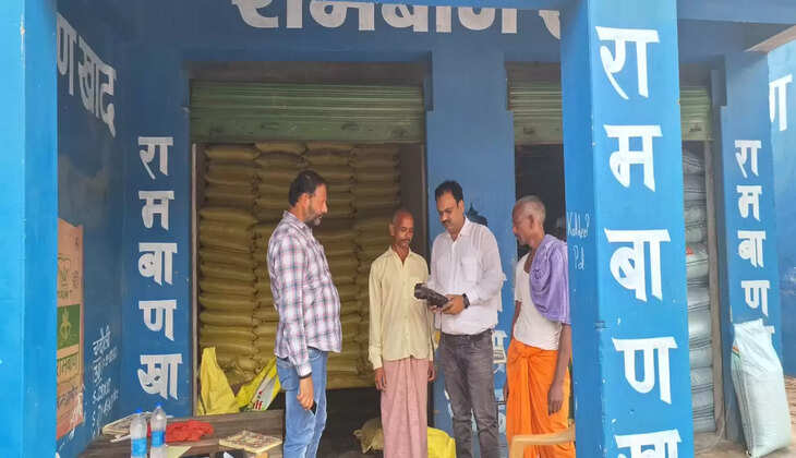 कृषि विभाग एवं अन्य अधिकारियों की संयुक्त टीम ने की छापेमारी, उर्वरक बिक्री केन्द्रों के विभिन्न प्रतिष्ठानों पर छापा डालकर सैंपल हेतु भेजा नमूना&nbsp;