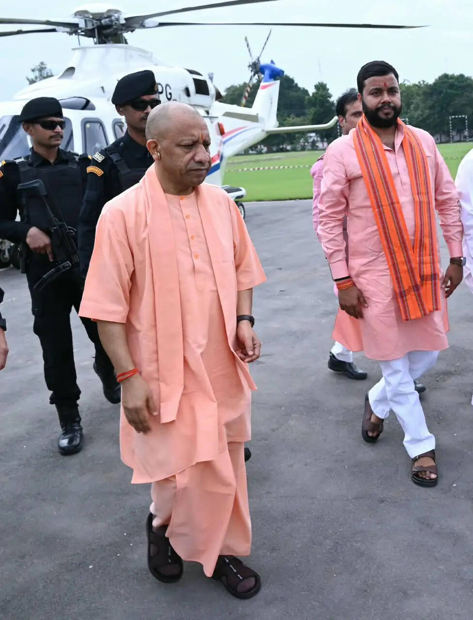 मुख्यमंत्री योगी आदित्यनाथ ने काशी कोतवाल बाबा काल भैरव और बाबा विश्वनाथ के दरबार में लगाई हाजिरी