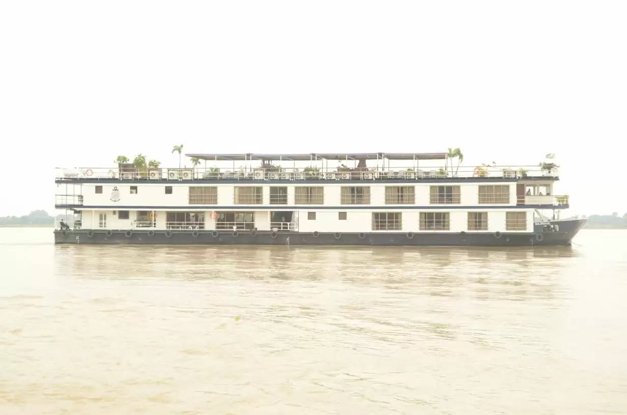 जलमार्ग से भी काशी की यात्रा हुई सुगम, पटना से राजमहल क्रूज से आ रहे 18 पर्यटक