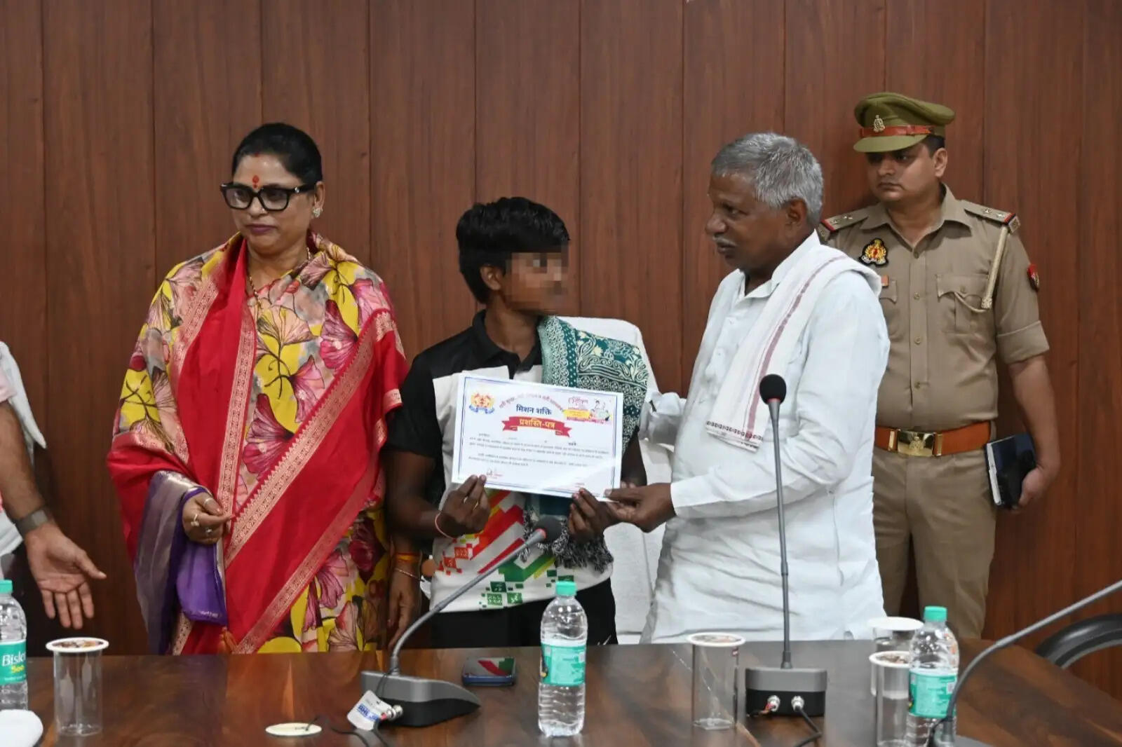 चंदौली में मिशन शक्ति 6.0 का आयोजन, खिलाड़ियों से लेकर महिला पुलिसकर्मियों तक को मिला सम्मान