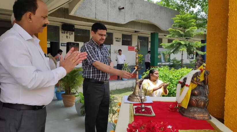 कम्पटीशन में सफल होने के लिए पढ़ाई के अलावा अन्य एक्टिविटी सीखना जरूरी है-जिलाधिकारी