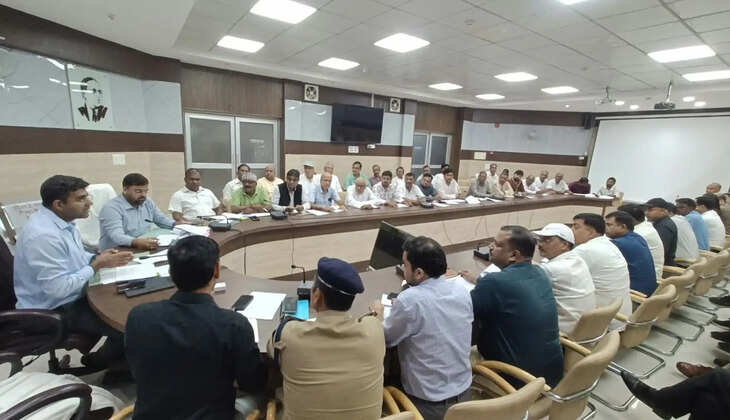 व्यापारियों की समस्याओं का प्राथमिकता से हो निस्तारण: डीएम