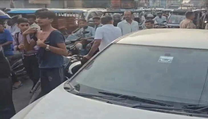 प्रयागराज में तेज रफ्तार कार बनी आफत, कई लोगों को मारी टक्कर
