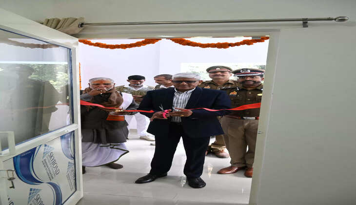 Varanasi News: मुथा अशोक जैन द्वारा&nbsp;पुलिस लाईन में&nbsp;कार्यपालक मजिस्ट्रेट प्रथम व द्वितीय एवं अधिकारियों हेतु अन्य कक्ष/कार्यालय का उद्घाटन किया गया