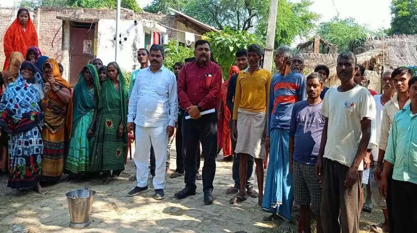 Raebareli News: संतृप्त परिवार से मिलकर सुशील पासी ने शोक संवेदना की व्यक्त