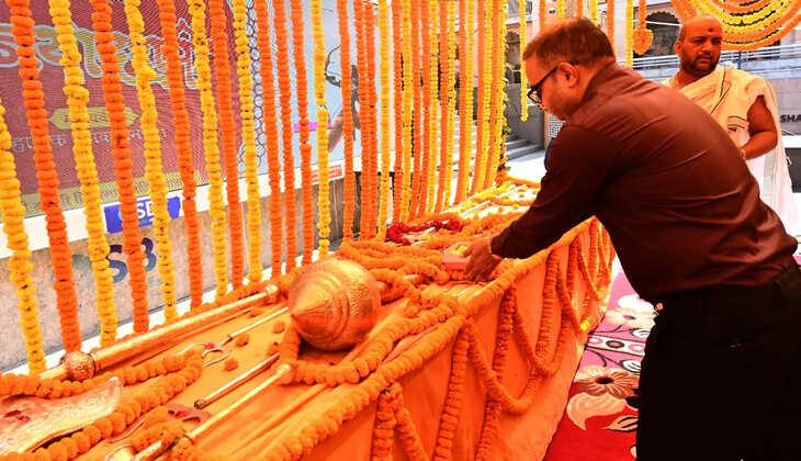 विजयादशमी पर काशी विश्वनाथ धाम में निभाई गई शस्त्र पूजन की परंपरा