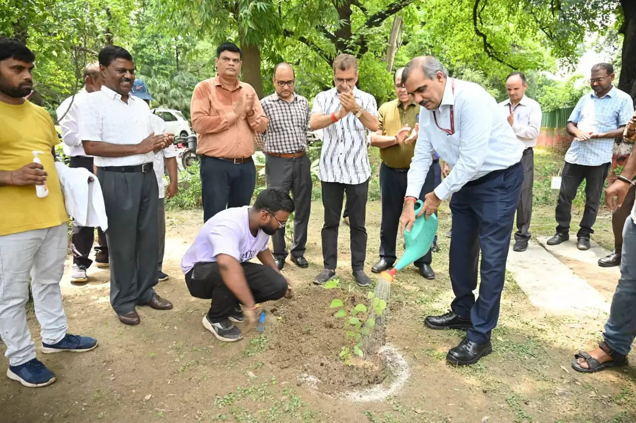 महाप्रबंधक अभय बाकरे ने जुलाई माह में सेवानिवृत होने वाले 12 कर्मचारियों से की शिष्टाचार मुलाकात, 