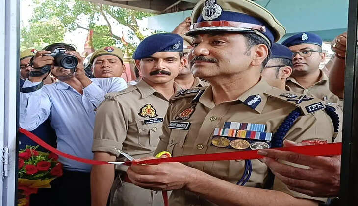 वाराणसी&nbsp;में&nbsp;रेलवे स्टेशन-बस अड्डा मार्ग पर 24 घंटे संचालित पुलिस सहायता केंद्र का शुभारंभ