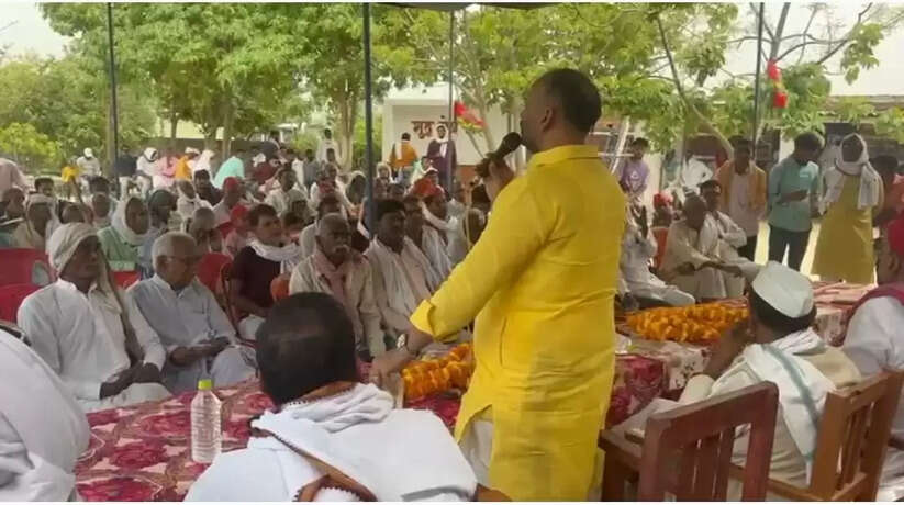 Chandauli News: चंदौली में सपा के राष्ट्रीय सचिव मनोज सिंह डब्लू ने भाजपा पर जमकर किया प्रहार, लोकसभा चुनाव में दिखेगा असर