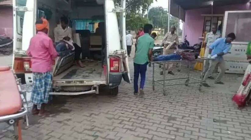 चंदौली: फल की टोकरी ले जा रहे युवक को अनियंत्रित बाइक सवार ने मारी टक्कर, दोनों की हालत गंभीर