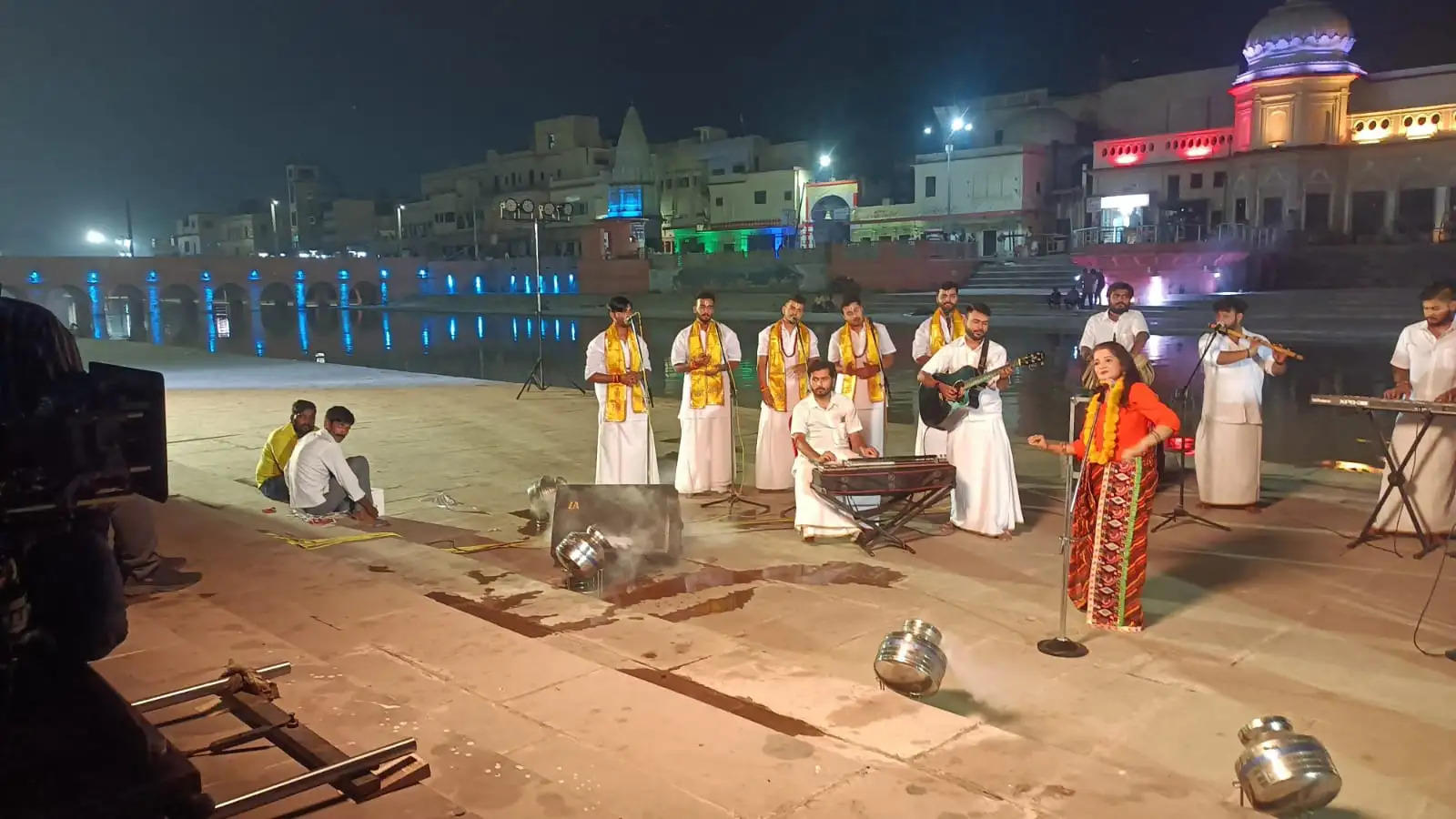 Ayodhya News: राम भजन के एलबम शूटिंग का उद्घाटन श्रीमहंत बृजमोहन दास महराज ने किया