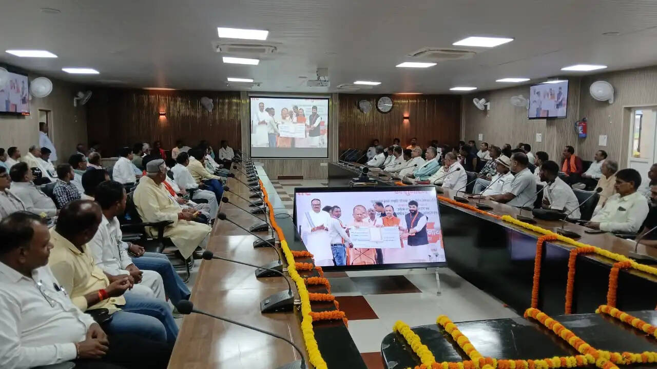मुख्यमंत्री कृषक समृद्धि योजना और भारत टैक्सी सेवा का शुभारंभ