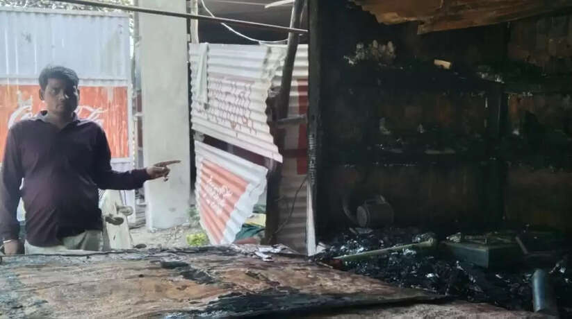 In Varanasi, mischievous elements set fire to tea-pan Gomti, all the things were burnt to ashes