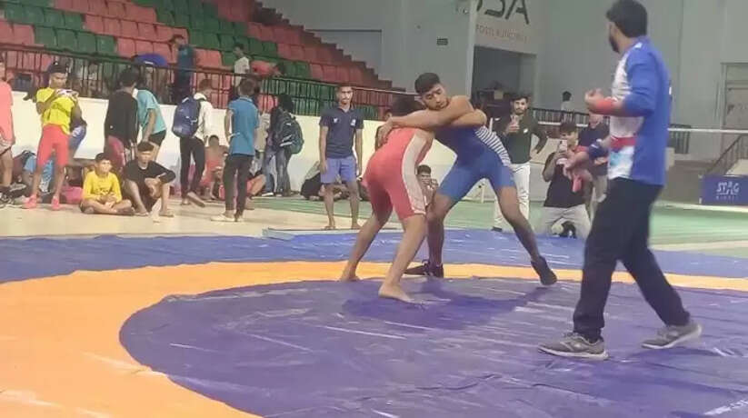 मैहर महोत्सव के अवसर पर दो दिवसीय महिला एवं पुरुष दंगल का आयोजन https://livebharatnews.in/uttar-pradesh/ayodhya/twoday-womens-and-mens-riots-organized-on-the-occasion-of/cid15435495.htm